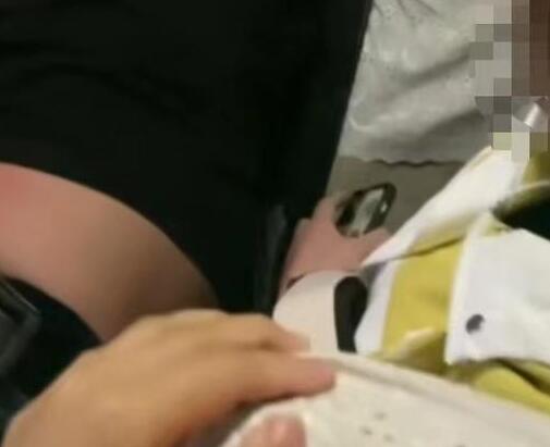 导游强制消费抢手机 女游客吓得大哭 内幕曝光简直太意外了