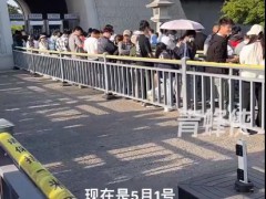 景区挤得还以为在发鸡蛋 到底什么状况？
